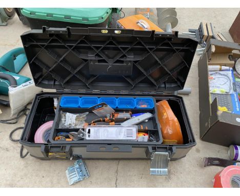 A STANLEY PLASTIC TOOL BOX AND AN ASSORTMENT OF TOOLS TO INCLUDE AN ADJUSTABLE SPANNER AND SCREW DRIVERS ETC 