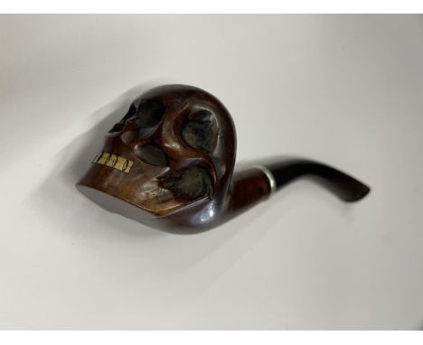 A SKULL BRIARWOOD PIPE 
