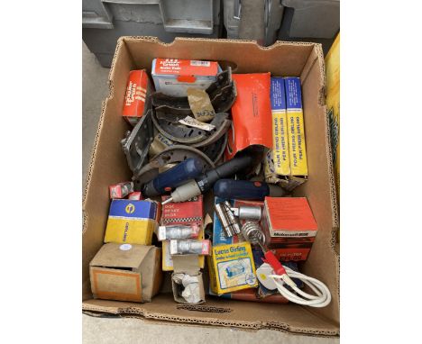 AN ASSORTMENT OF AUTOMOBILE SPARES TO INCLUDE BRAKE DISCS AND PADS ETC 