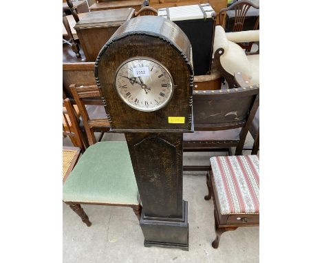 AN OAK GRANDMOTHER CLOCK WITH QUARTZ MOVEMENT 