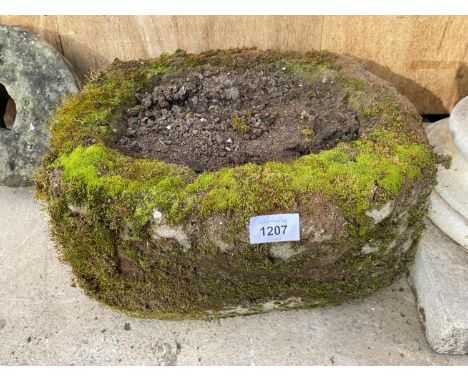A SANDSTONE TROUGH PLANTER (37CM x 40CM x21CM) 