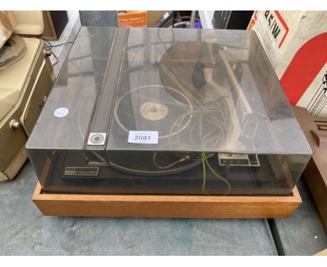 A VINTAGE BSR MCDONALD MP60 RECORD PLAYER 