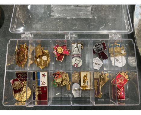 A QUANTITY OF RUSSIAN ARMY BADGES 