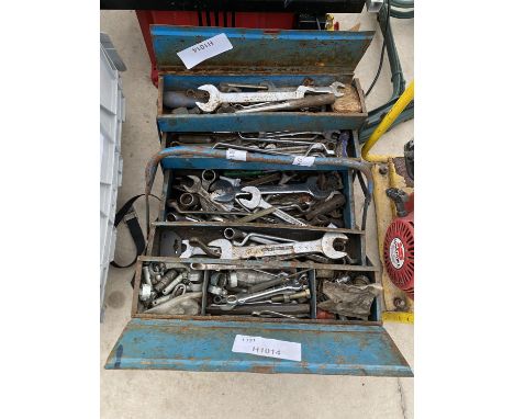 A METAL TOOL BOX CONTAINING A LARGE QUANTITY OF ASSORTED SPANNERS 