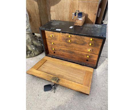A VINTAGE MINIATURE SIX DRAWER ENGINEERS CHEST COMPLETE WITH KEY AND TOOLS TO INCLUDE A MINIATURE VICE, TAP AND DIE AND CALIP