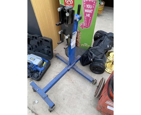 A METAL FOUR WHEELED DRAPER ENGINE STAND (450KG) 