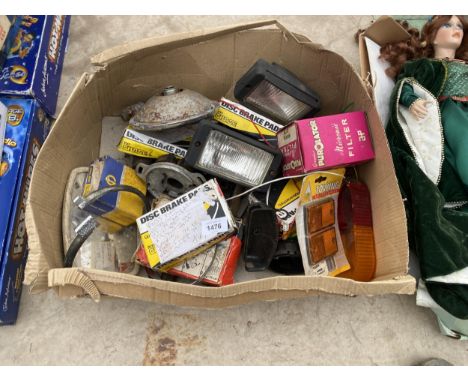 AN ASSORTMENT OF VINTAGE AUTOMOBILE SPARES TO INCLUDE LIGHTS ETC 