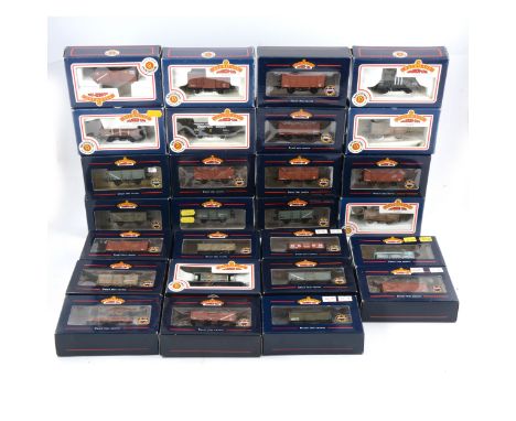 Bachmann OO gauge model railway vans and wagons; twenty-seven boxed examples, various types.