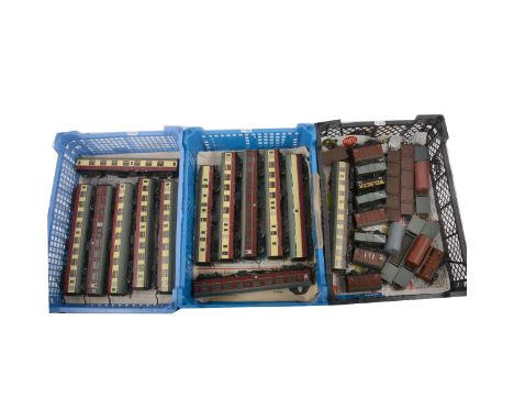 Bachmann OO gauge model railway passenger coaches and rolling stock; Thirteen various coaches and fifteen wagons/rolling stoc
