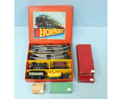 A Hornby 'O' gauge Tank Goods set No 40, together with a No 50 Side Tipping Wagon, points and straight rails, all boxed and O