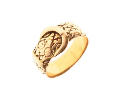 18ct gold buckle ring, having engraved decoration, size R approx, 6.6g gross approx