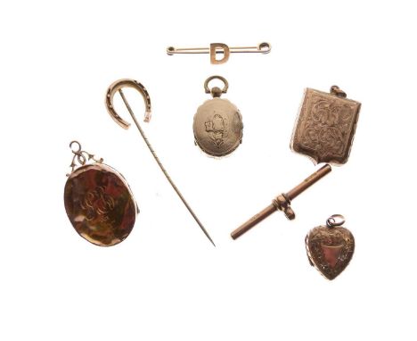 Assorted gold jewellery, comprising initial 'D' bar brooch, four lockets, T-bar, and horseshoe stick pin, 24g gross approx