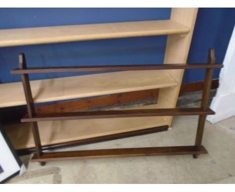 A display shelf unit