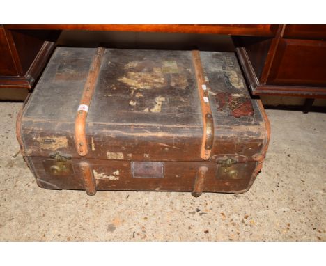 WOODEN FRAMED TRAVELLING TRUNK, APPROX LENGTH 69CM