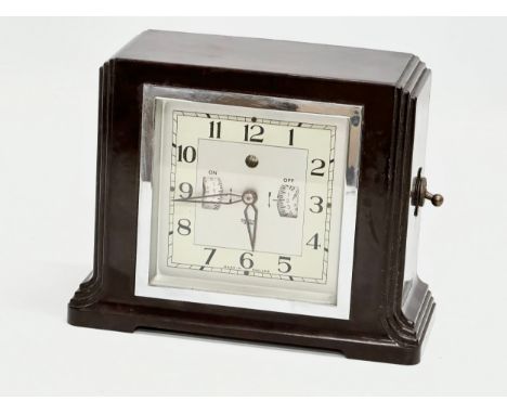 A Smiths Bakelite Art Deco mantle clock. 17.5x7x13.5cm 