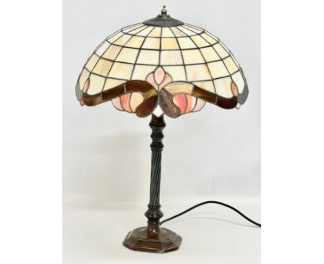 A large Tiffany style table lamp. 41x60cm 
