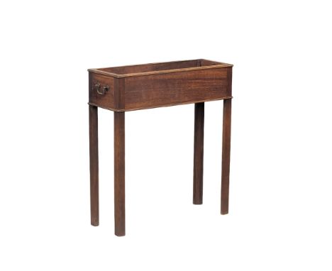 An Early 20th Century George III style mahogany planter with liner. 62x24x69cm 