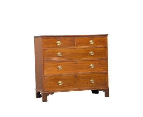 A Late George III mahogany chest of drawers on bracket feet. 113.5x53x104cm 