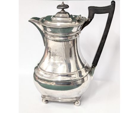 A large silver coffee pot by William Hutton &amp; Sons Ltd. Sheffield, 1938. 700g. 22.5cm 