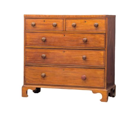 A Victorian mahogany chest of drawers on bracket feet. 107x48x104.5cm 