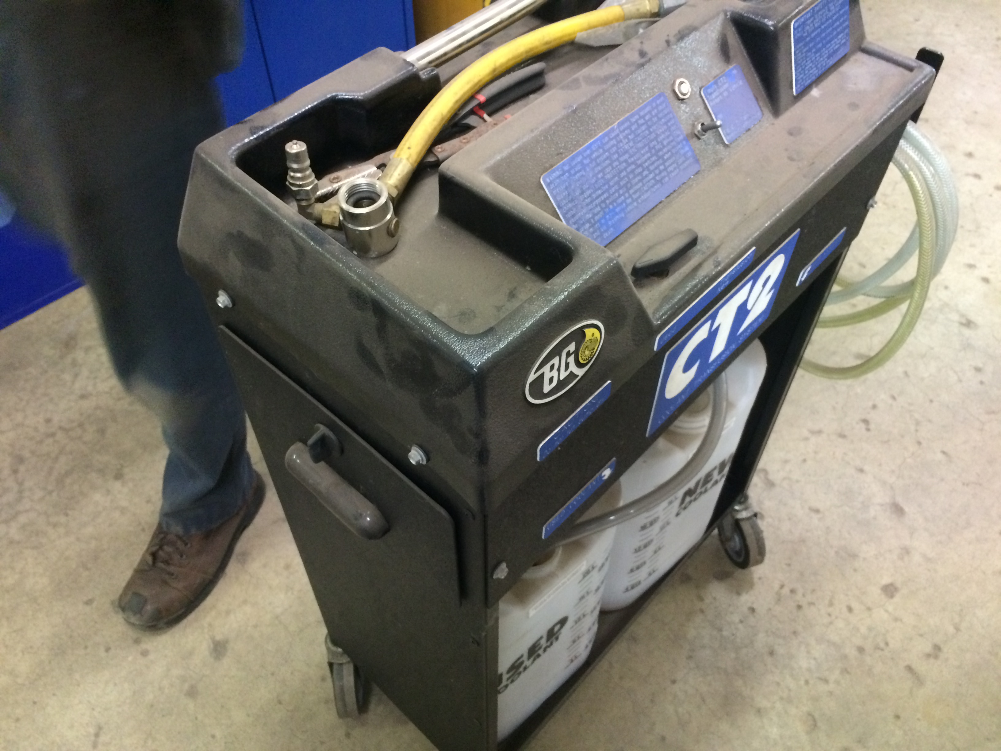 Engine Coolant Flush Machine