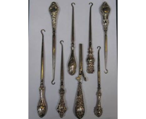 PARCEL OF SILVER AND SILVER COLOURED BUTTON HOOKS AND SILVER HANDLED CURLING TONGS 