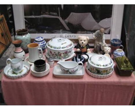 QUANTITY OF VARIOUS SUNDRY CERAMICS INCLUDING ROYAL WORCESTER, ETC. 