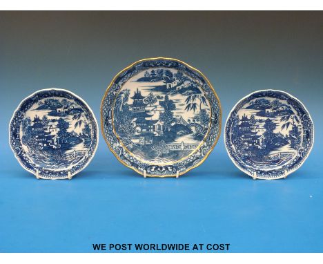 Three Caughley porcelain blue and white dishes with pagoda pattern