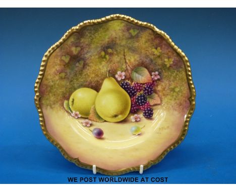 A Royal Worcester painted fruit plate with gadrooned gilt rim, signed P Platt (20cm diameter)
