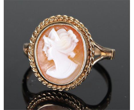 9 carat gold cameo ring, ring size O