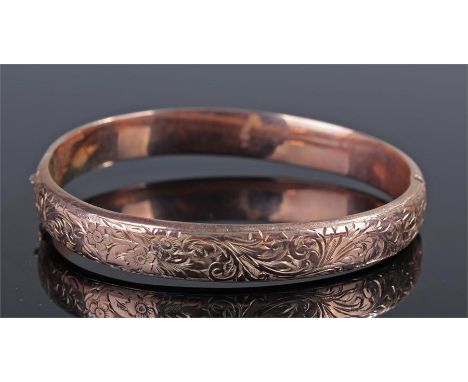 9 carat gold bracelet bangle, with foliate swag engraving, 10.4 grams