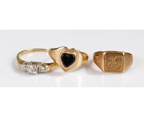 Three 9 carat gold rings, to include a signet ring, a heart ring and a stone set ring, (3)