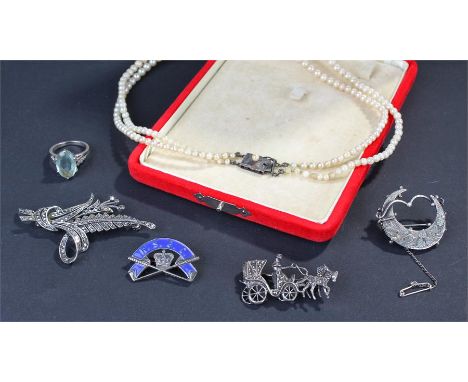 Mixed jewellery, to include marcasite set pieces, a pearl necklace, a silver moon brooch, a ring and a badge, (6)