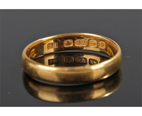 22 carat gold wedding band, ring size Q, 3.9 grams