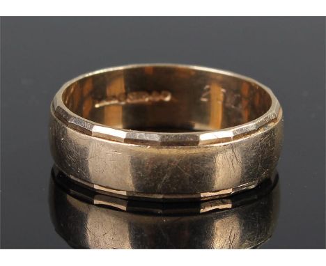 9 carat gold wedding band, 6.7 grams, ring size Z