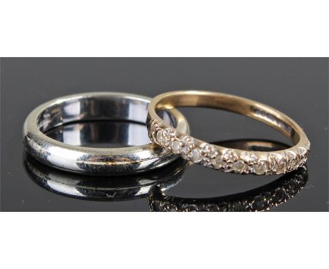 Two 9 carat gold rings, to include a wedding band and a diamond ring, 4.3 grams total weight