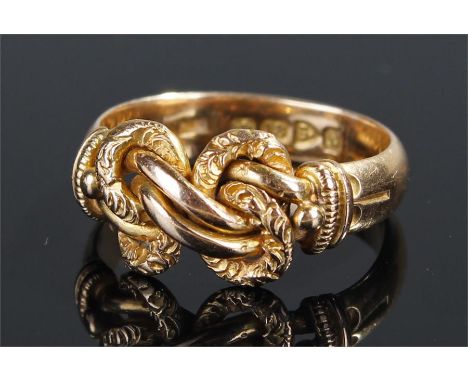 18 carat gold ring, with intertwined design, ring size M, 5.2 grams