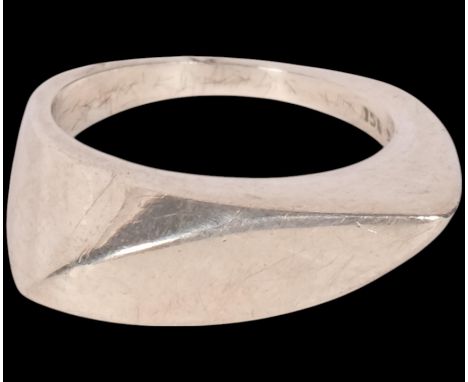 DANSK SUPERMARKED INDKOB - a Danish modernist sterling silver geometric abstract ring, setting height 6.6mm, size O, 7.1gNo d