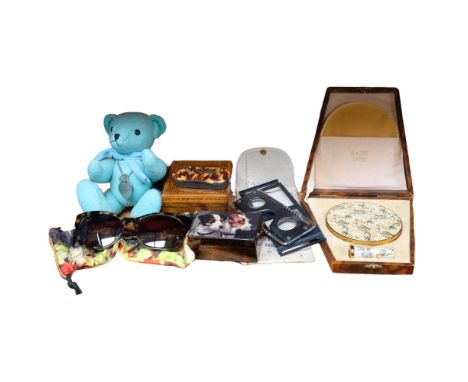 A Tiffany bear, Vogue compact, tortoiseshell and horn snuff box, lacquer box, etc