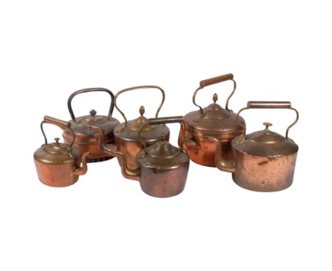A Victorian copper kettle with brass acorn knop, H28cm, and 5 other smaller copper and brass kettles