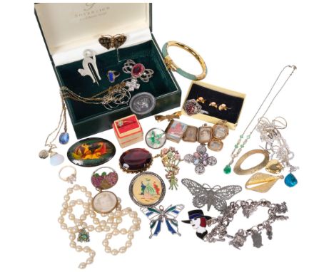 Various costume jewellery, including jade bangle, photo locket pendant, pearl necklace, etc