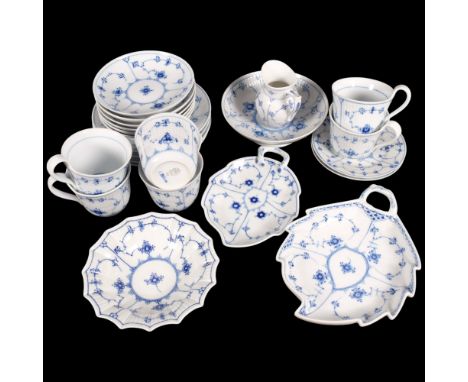 Royal Copenhagen Onion pattern serving dish with handle, 22.5cm, matching cups, saucers and bowl, and other similar china