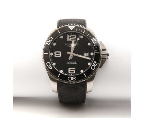 A gentlemen's stainless steel Longines 'HydroConquest' automatic strap watch, 43mm diameter, with a black dial, luminous dot 