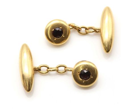 A pair of Edwardian garnet set chain link cufflinks,with lightly domed circular heads. A circular mixed cut garnet, spitch se
