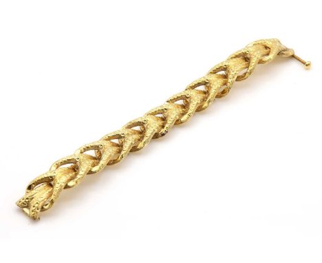 A Chinese arched and looped link bracelet,with repousse flower head and leaf decoration to concealed screw clasp. Marked 95. 