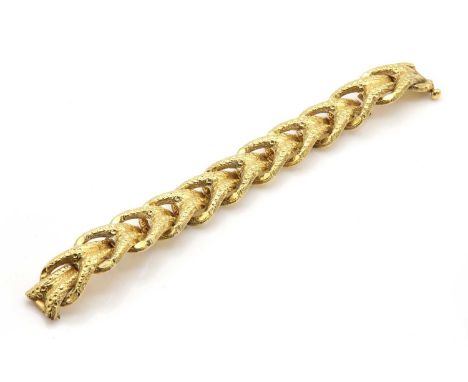 A Chinese arched and looped link bracelet,with repousse flower head and leaf decoration to concealed screw clasp. Marked 95. 