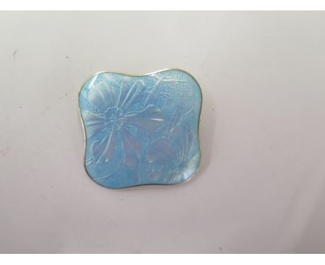 A silver and enamel 930 brooch - Width 3.5cm - in good condition 