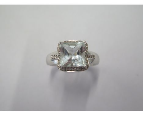 A 9ct white gold aquamarine and diamond ring size R - approx weight 4.4 grams - in good condition 