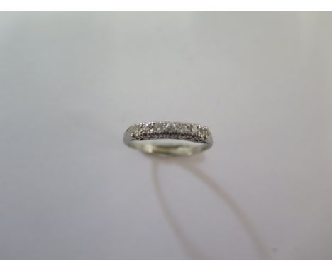 A white metal seven stone diamond ring size K/L - approx weight 2.6 grams 