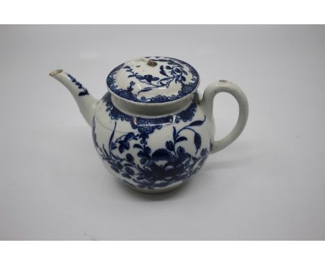An 18th&nbsp;Century&nbsp;Worcester porcelain blue and white Mansfield pattern fluted teapot and cover,&nbsp;decorated with f